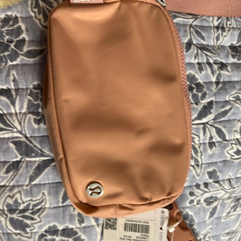 Lululemon everywhere belt bag - NEW